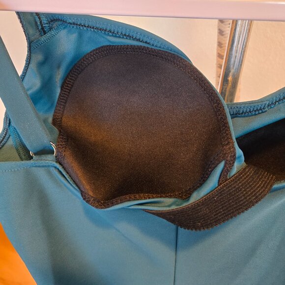 Miraclesuit Size 6 - Picture 3 of 4